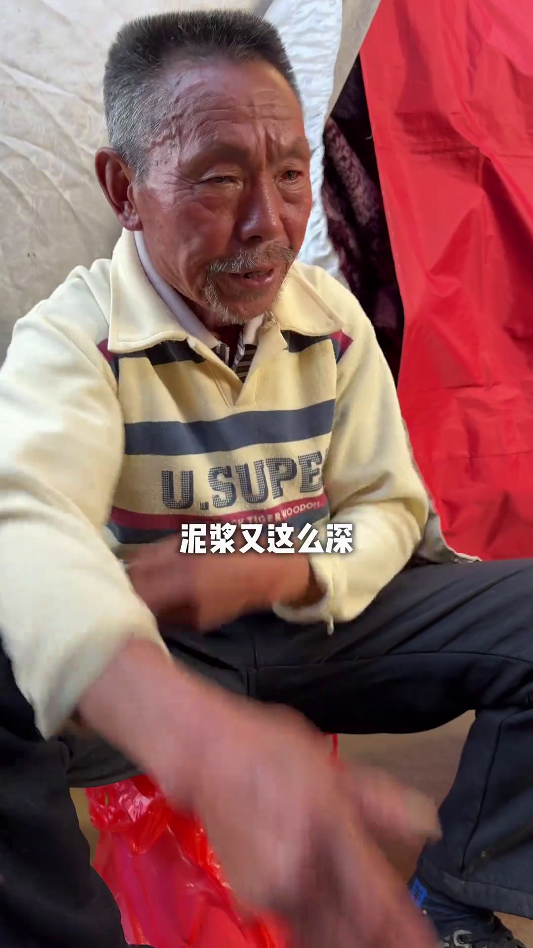 偶遇7岁野生江鳅,鲜掉舌头!农村赶集,偶遇野生江鳅