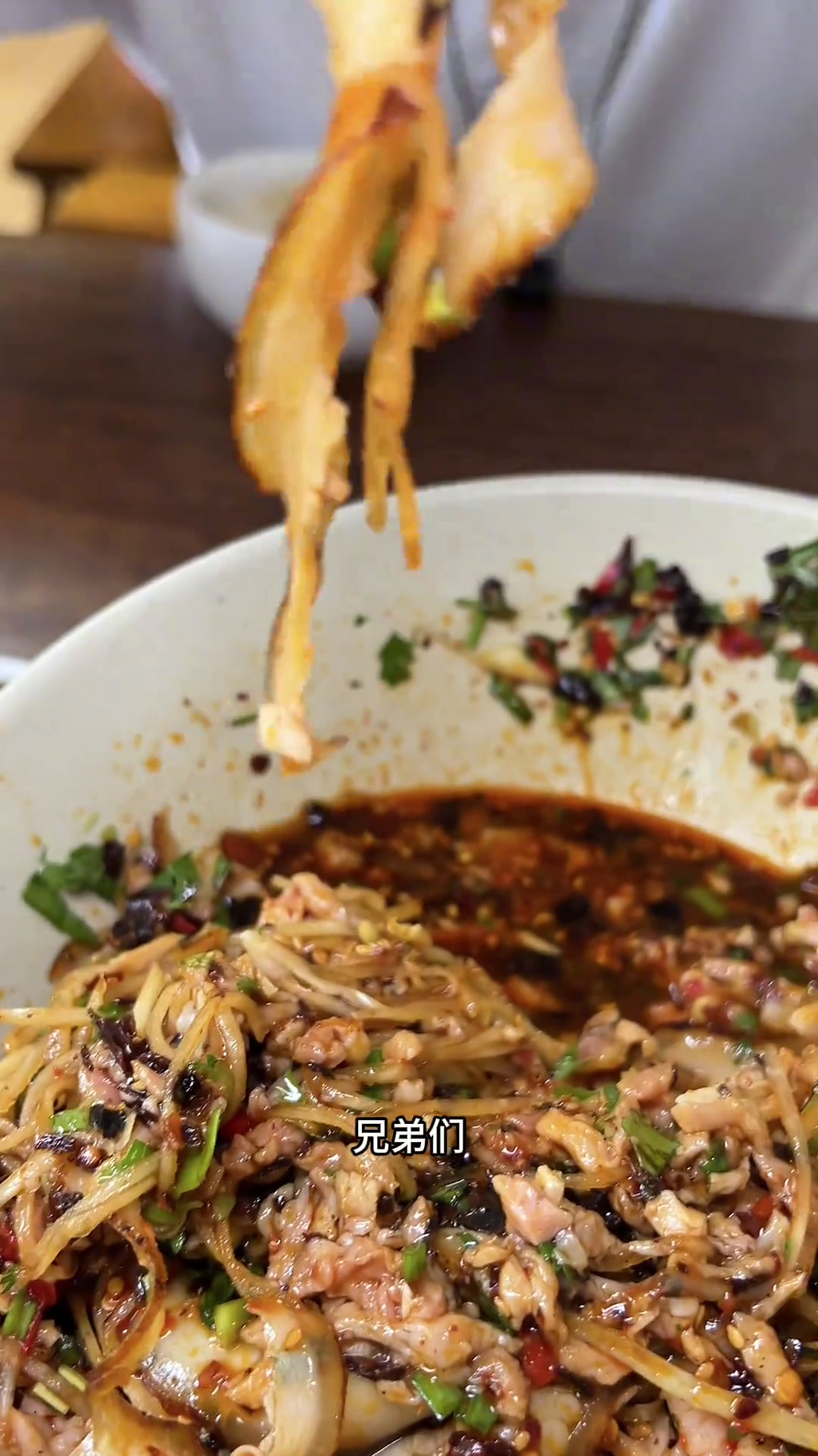 云南民间美食保山火烧肉 保山火烧肉和卤辣子绝对是神一般的存在