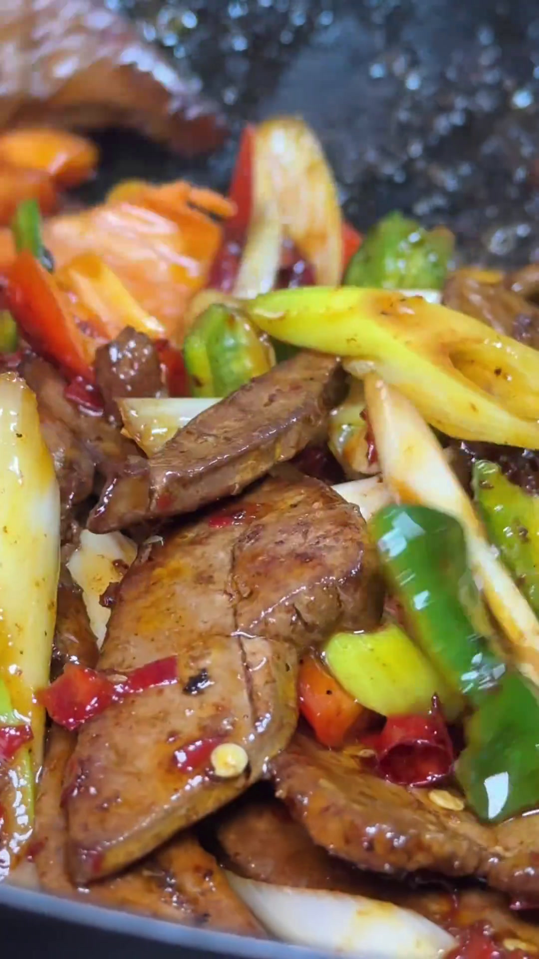 今天带来的是比烤肉还好吃的炒羊肝 快来试试吧