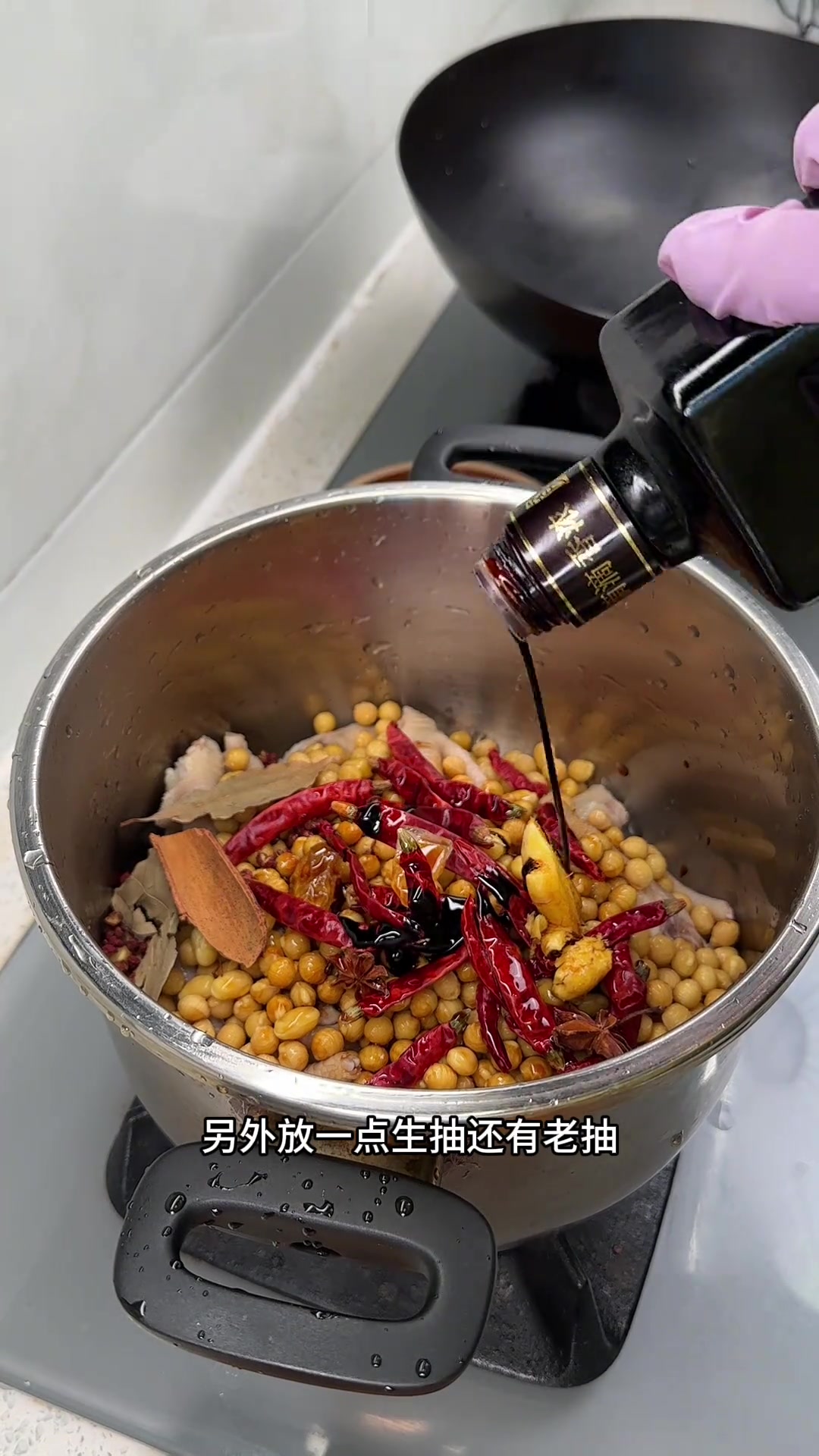 黄豆烧鸡爪这样做真的好好吃,软糯脱骨,香香辣辣