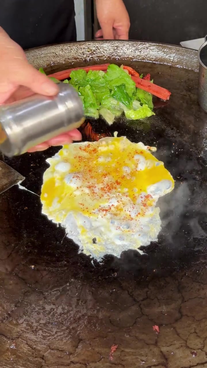 台州街头龅牙阿姨鸡蛋饼