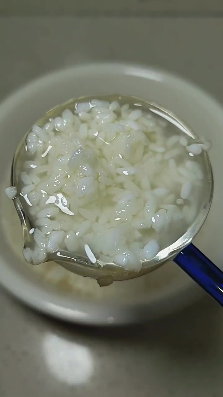 自学了中医后,我家一年四季冰箱没断过的东西就是甜酒酿,自己在家做也超级简单,按照我的方法三