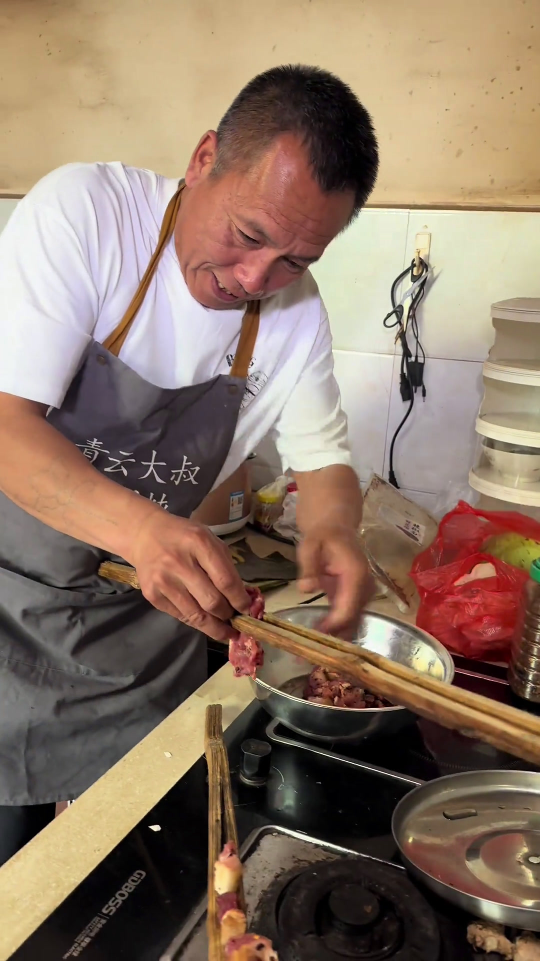 傣族烤肉手抓饭,今天我又学会了一道云南菜烤肉手抓饭