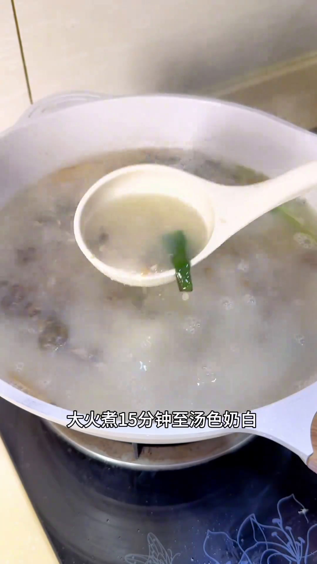 走南闯北,食事四方,不如家里热腾腾的一碗鲫鱼汤面