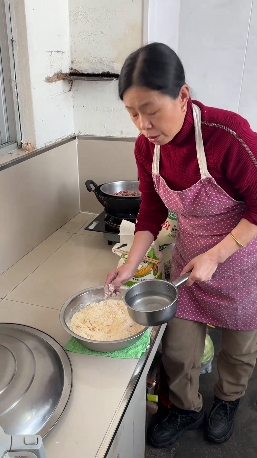 老妈今个教做锅贴饼子