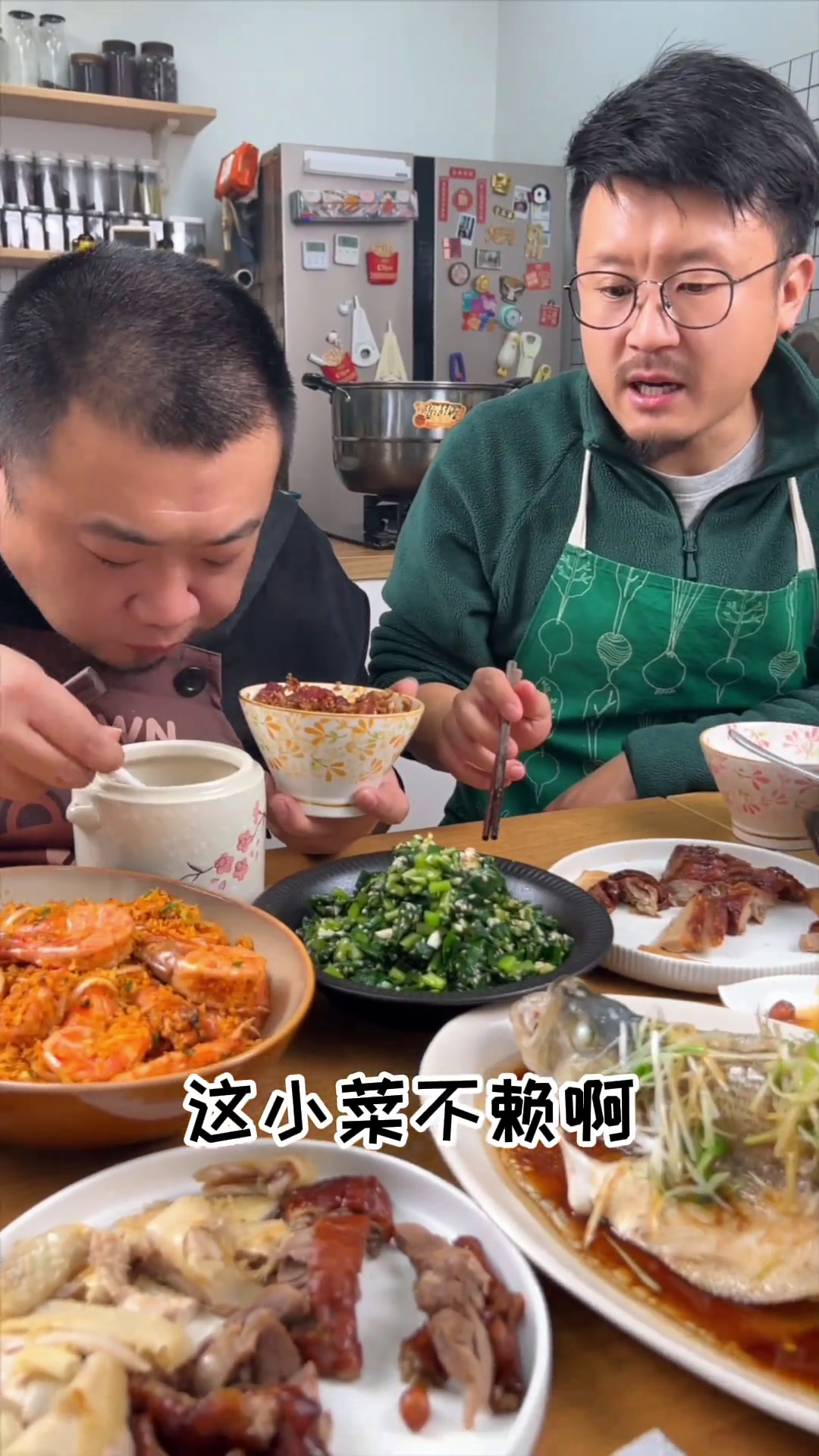 餐桌上必不可少的小凉菜凉拌芥蓝,清脆爽口,营养健康