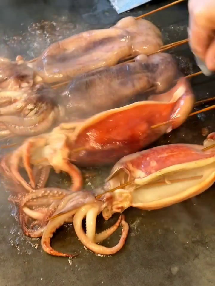 大晚上谁懂这一口铁板烤鱿鱼的好吃程度!