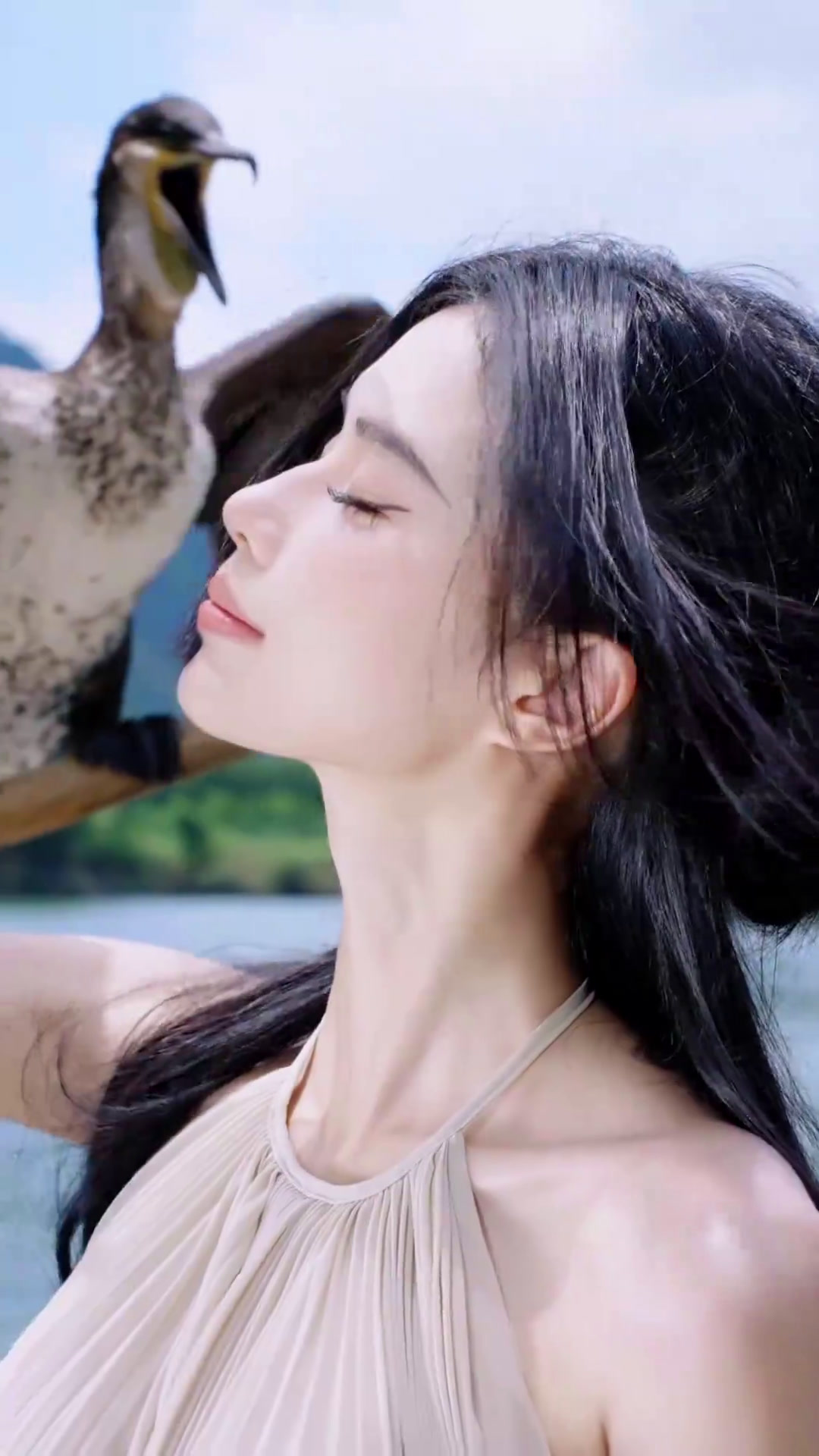 “时光永流转江色碧琉璃。”