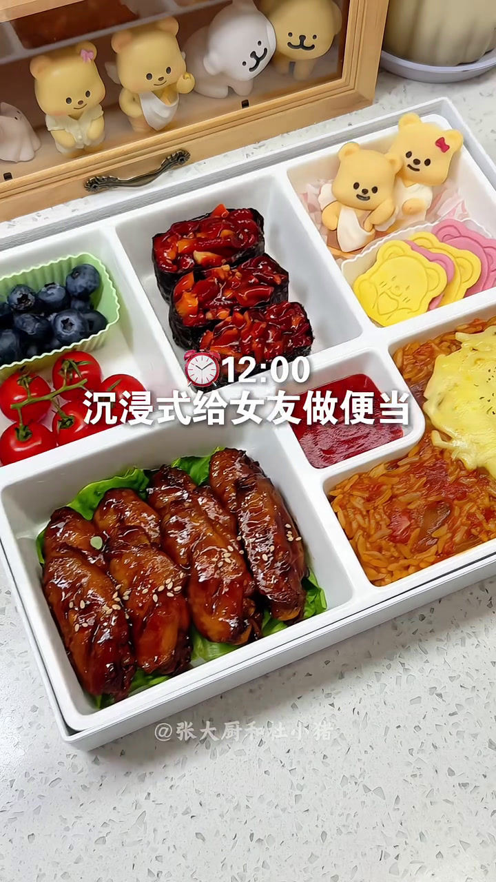 中国男人沉浸式给女友做便当