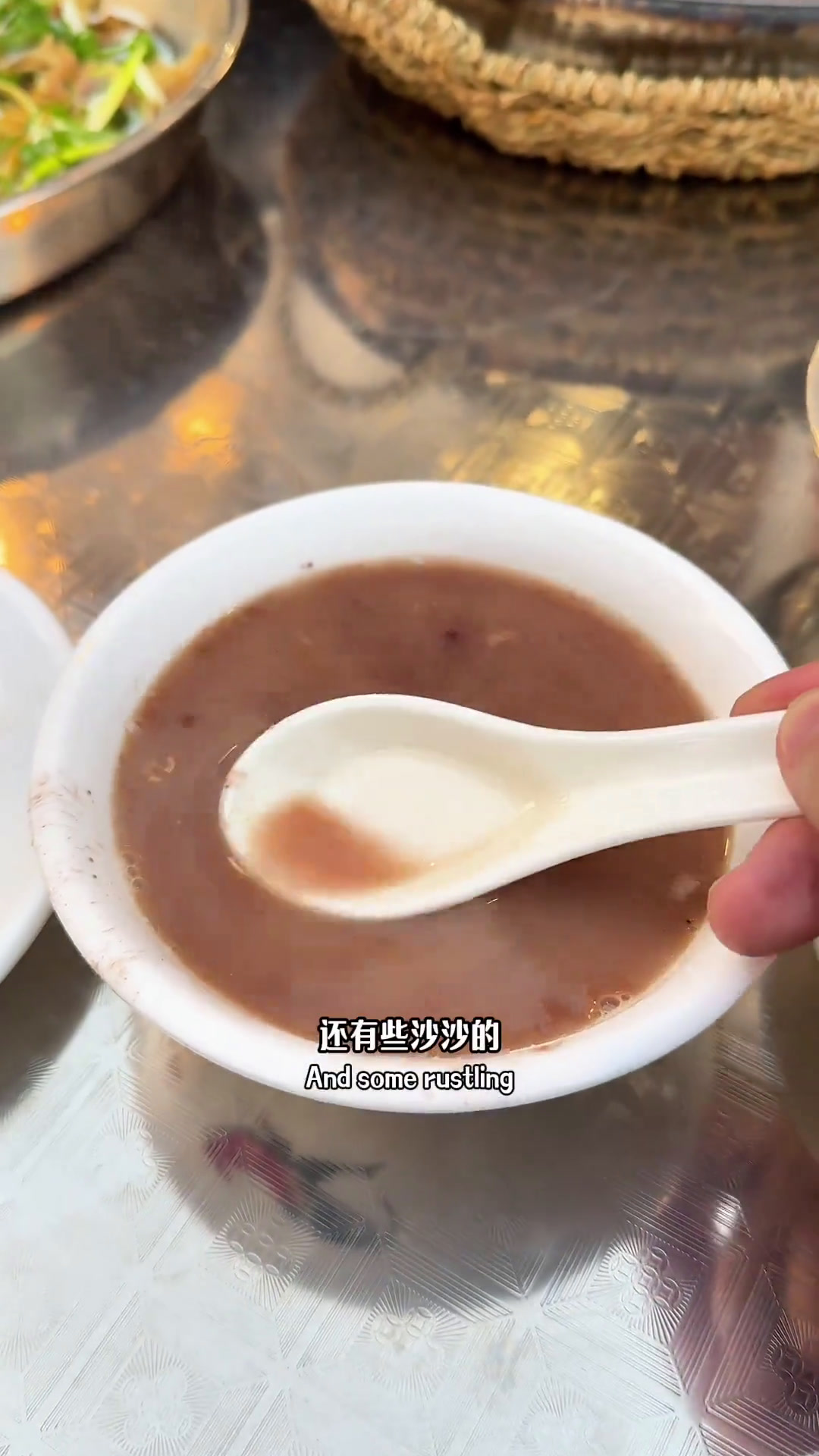 地道的老火靓汤,炭火烧出来的黄鳝煲仔饭,爆汁的酥皮烧鹅
