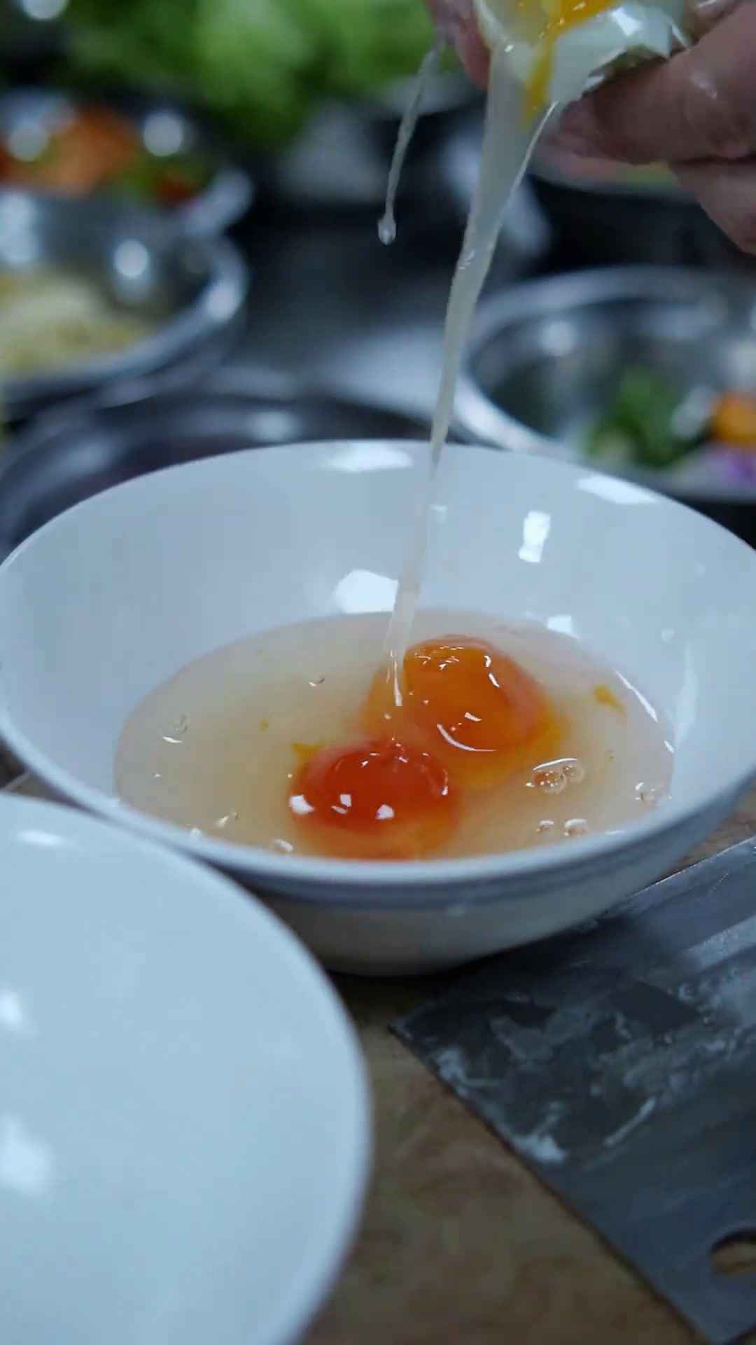 鲜鸭蛋炒鸡蛋 以前觉得炒鸭蛋腥,试试这个咸鸭蛋炒辣椒很好吃