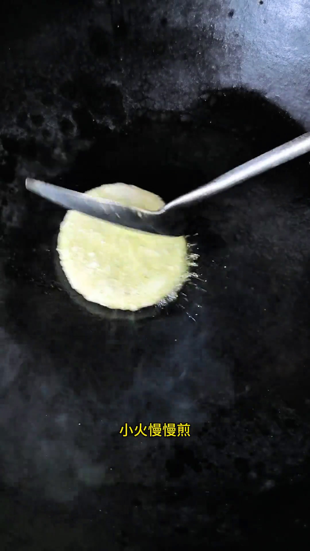 今天解锁一个糍粑的新吃法,鸡蛋煎糍粑,没想到这么好吃