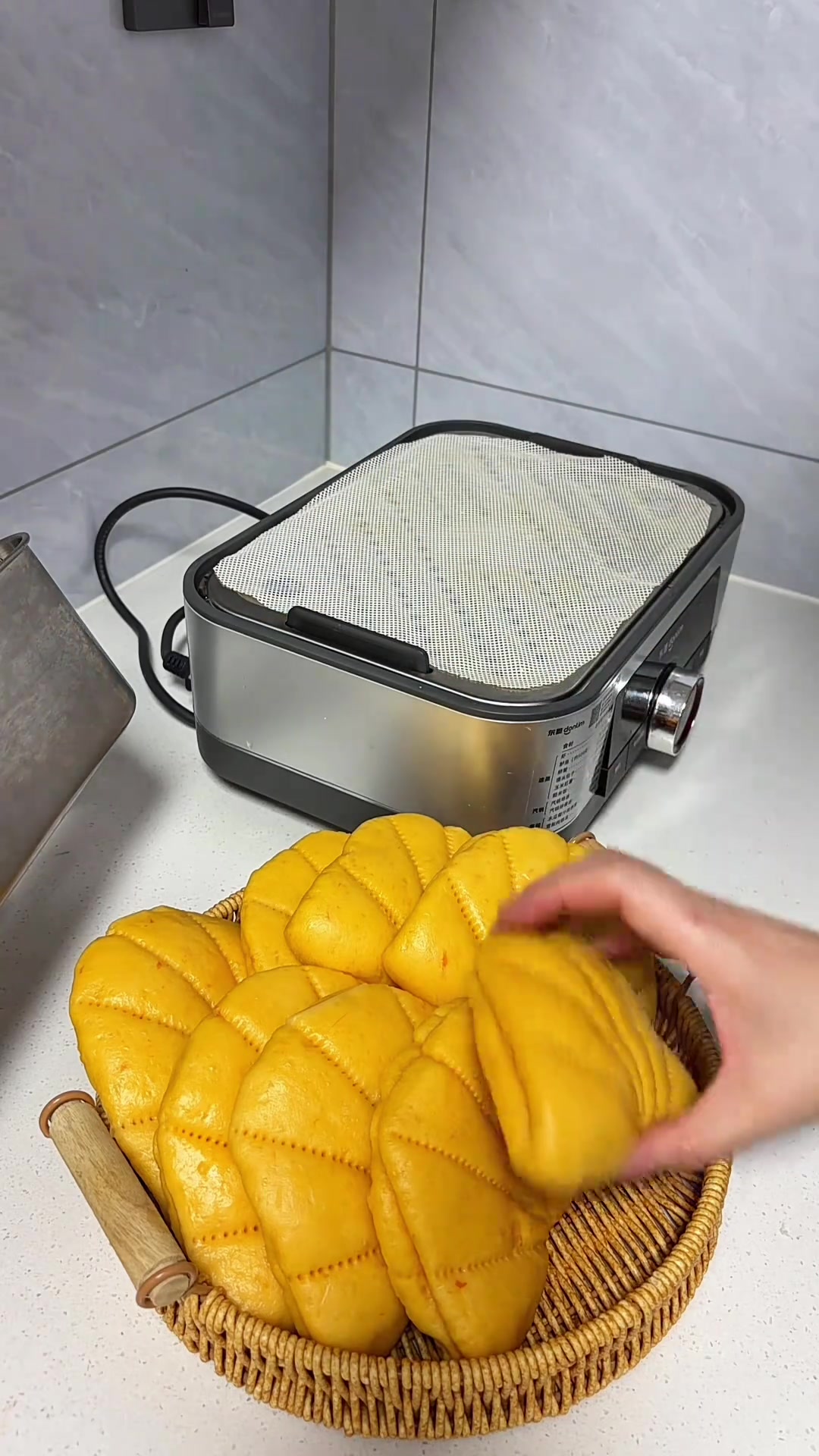 晚上睡觉前准备今天的早饭,南瓜荷叶饼可以加一切,自制牛排很嫩