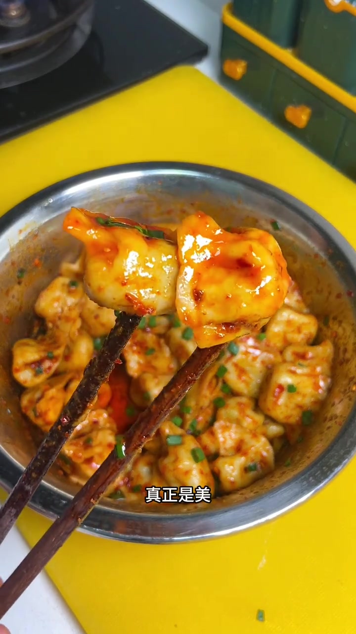 陕西特色美食油泼小疙瘩!这一口吃一个真正是美!陕西特色美食推荐 油泼饺子