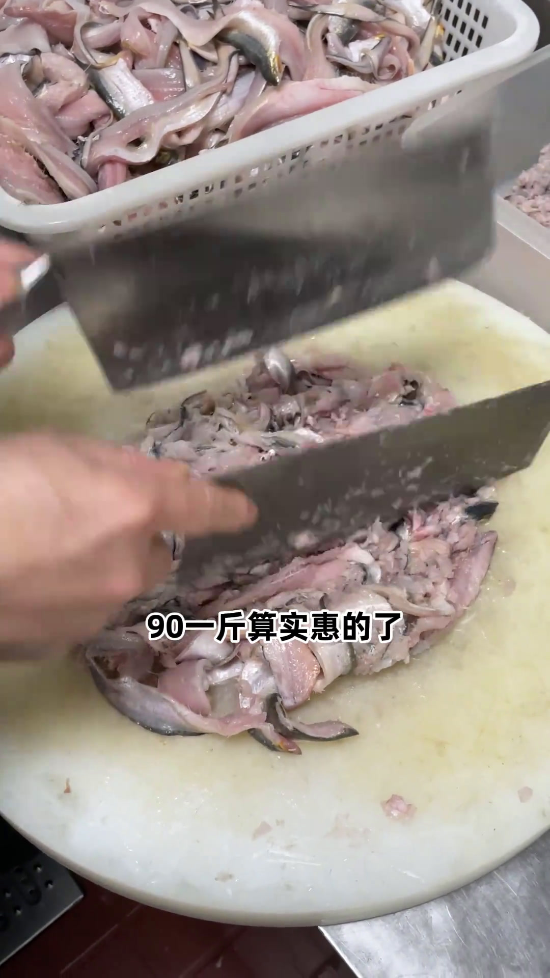 上海当季时令刀鱼馄饨,纯刀鱼做馅,到底味道怎么样?