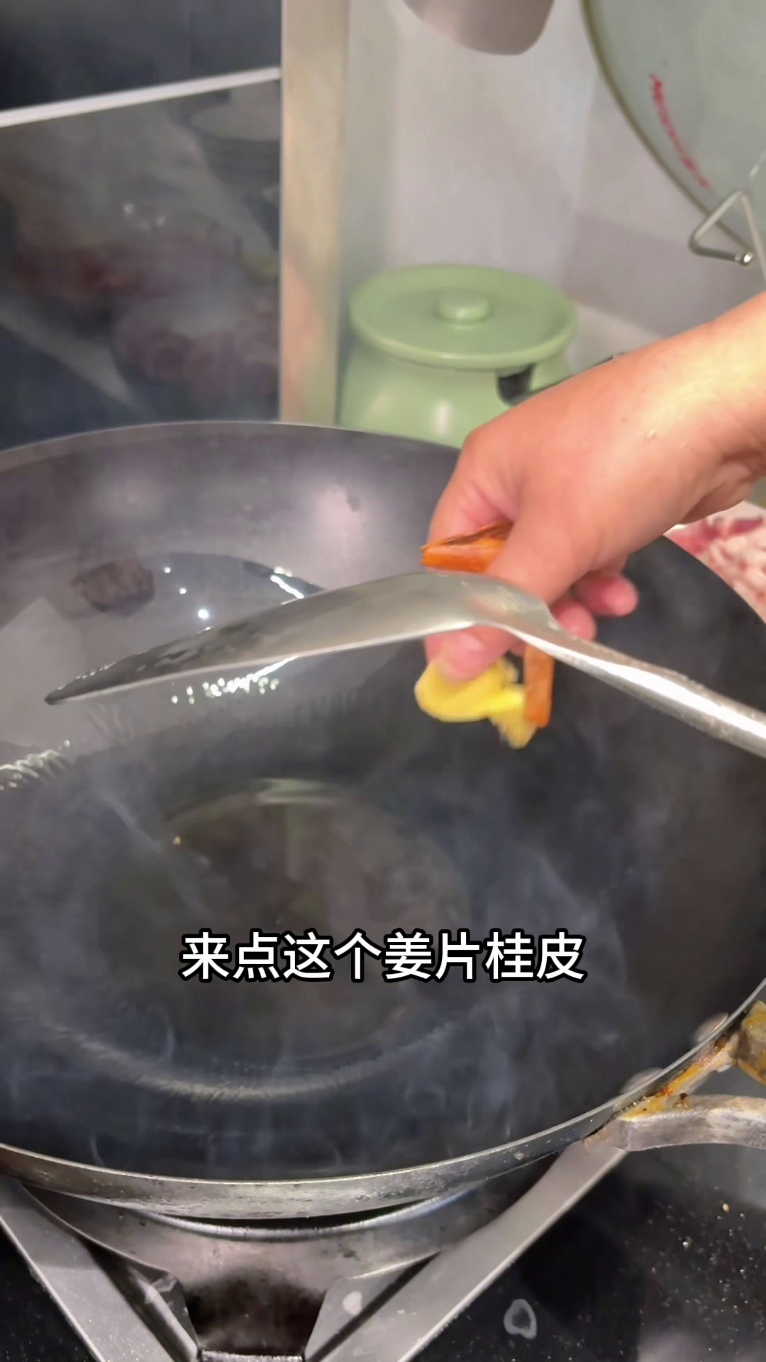 婆婆做了一道风干鸡干锅,儿媳吃完这样夸婆婆