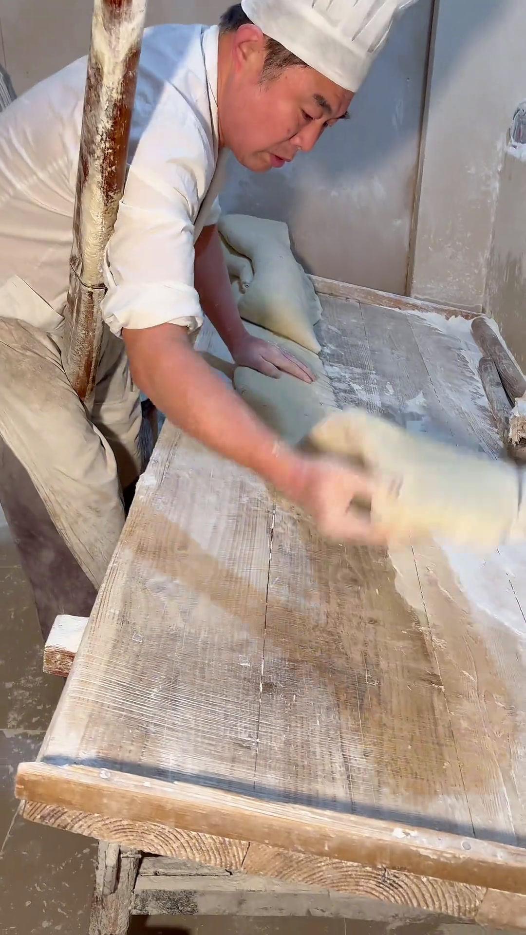 泰州大哥五代传承纯手工,拒绝机器,只为做一碗跳跳鱼汤面!