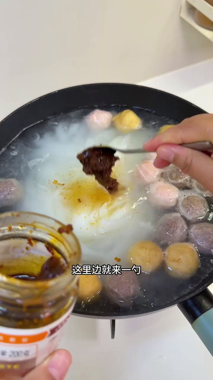 今天的早餐主打就是啥快过期先吃啥,河粉这么做真是简单又好吃 记录真实生活 早餐