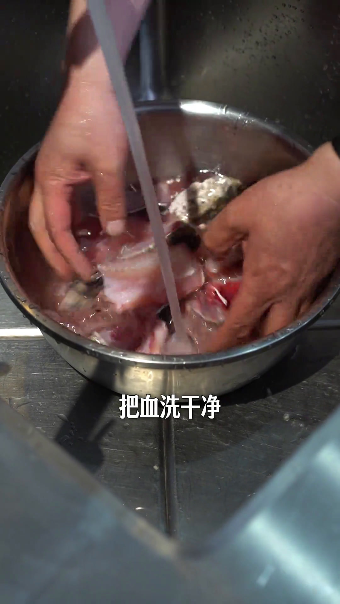 年节过完了,春天的新鲜雷笋配上腊肉烧个财鱼~美滋滋