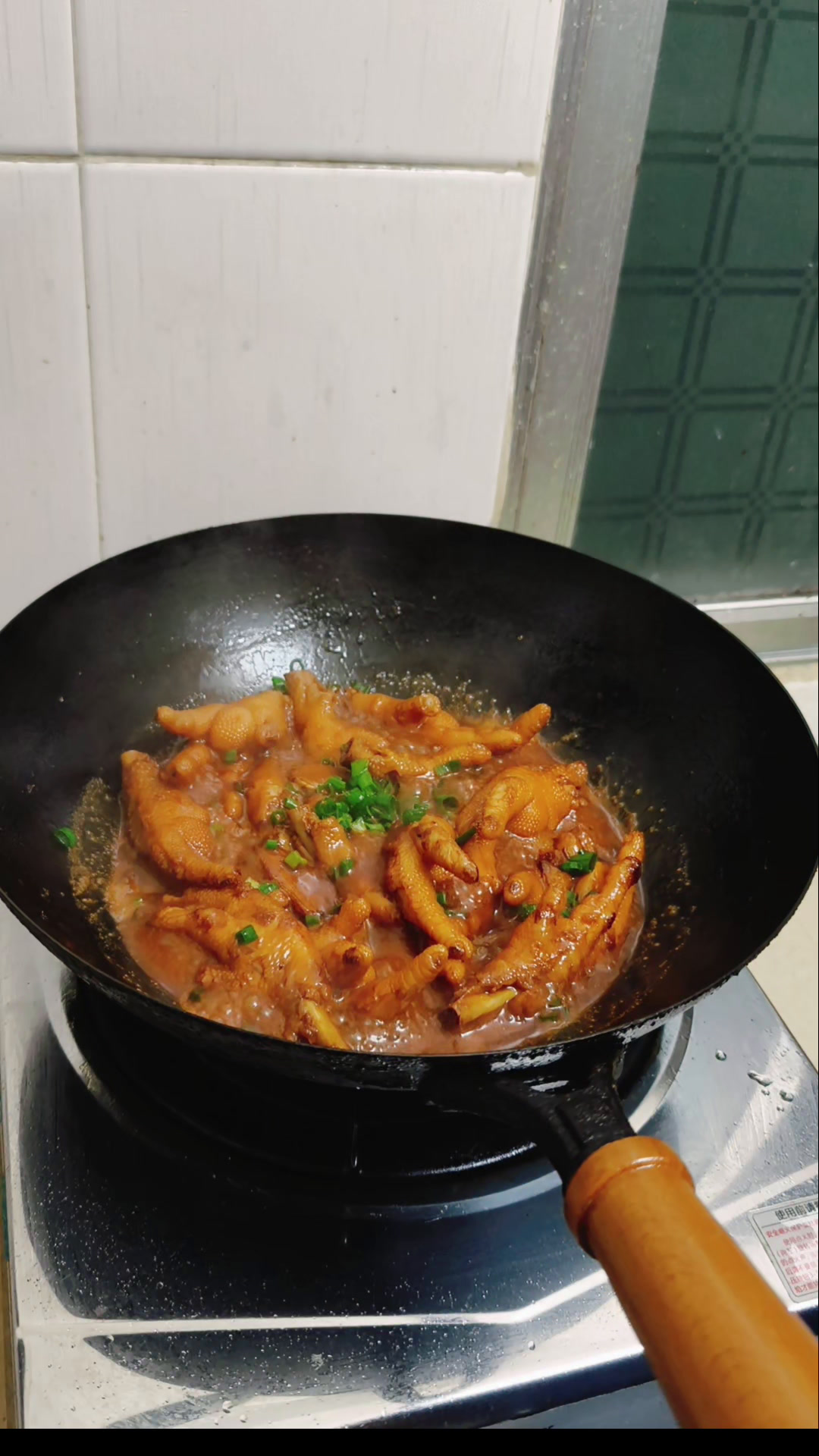 美味的海鲜酱烧鸡爪
