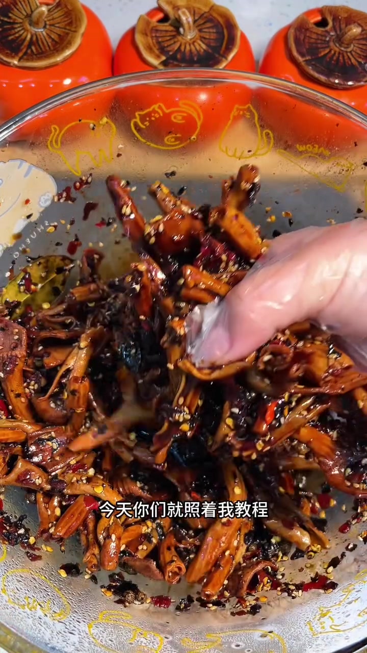 又辣又脆爽!爱吃鸭郡把的在家做太合适了～