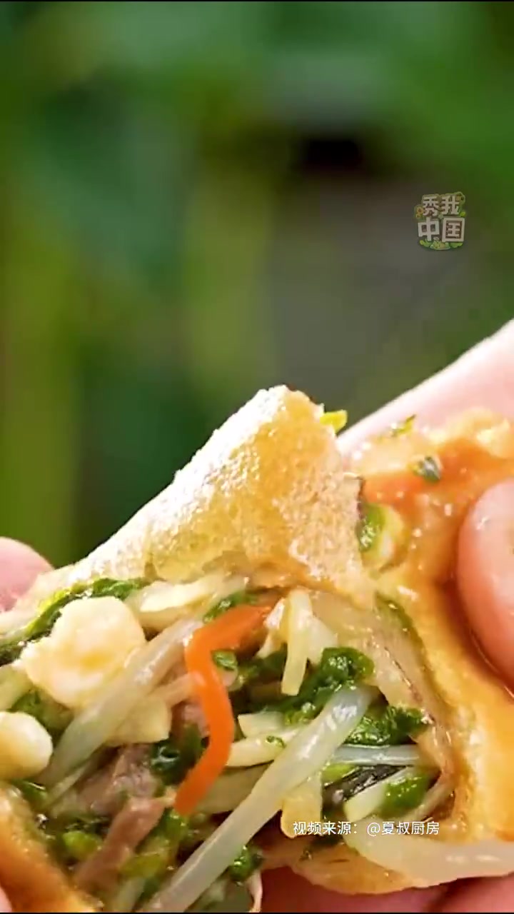 当冬天渐渐离去,春天悄然到来,内含春日气息的冬去春来饭便成了人们餐桌上的新宠。春笋菌菇咸肉