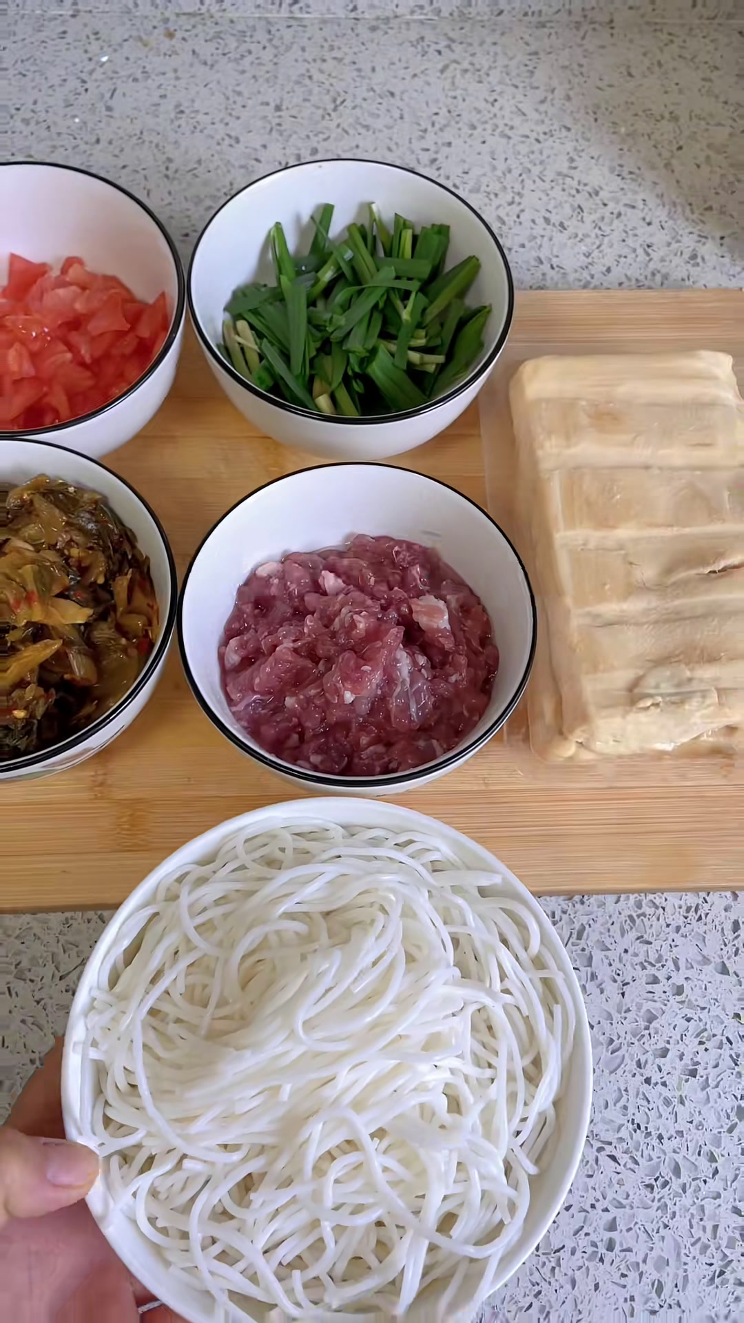 今天下班煮臭豆腐小锅米线,真的太好吃了