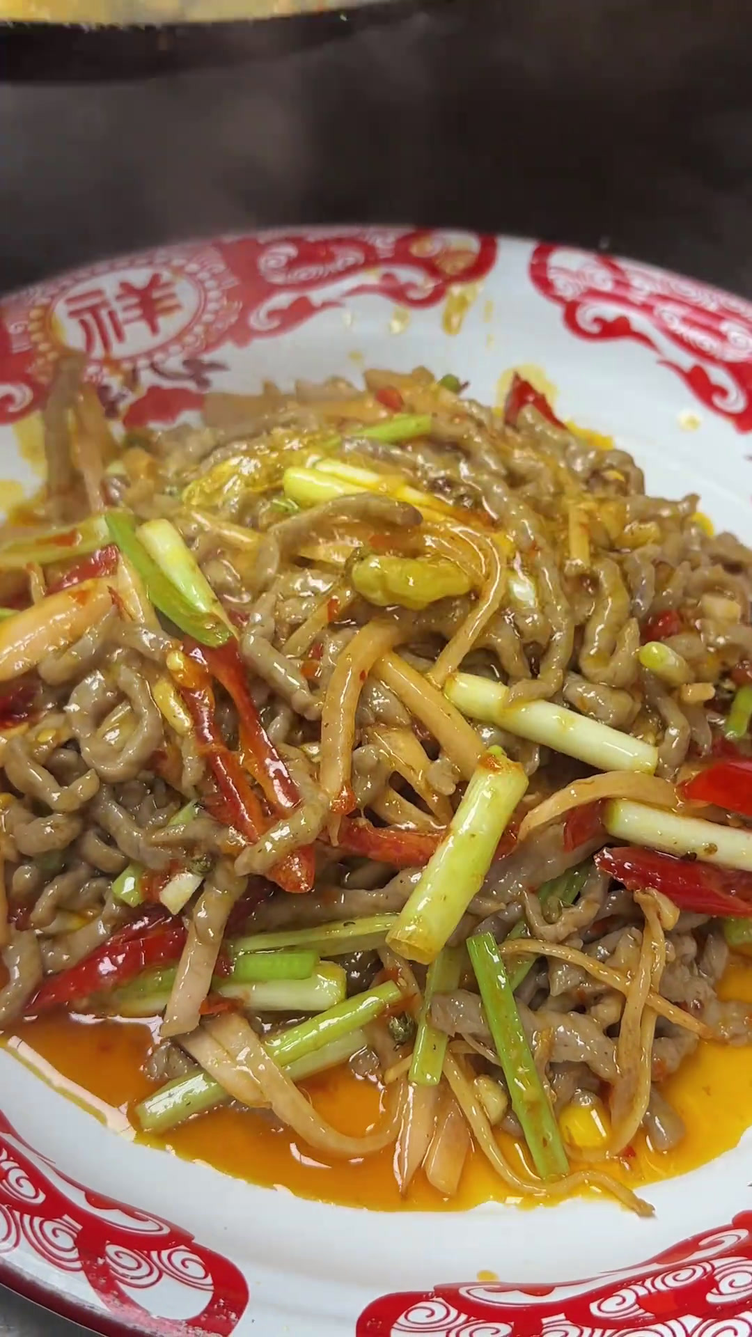 《泡椒牛肉丝》看嘛,勒就是重庆人炒的泡椒牛肉丝!