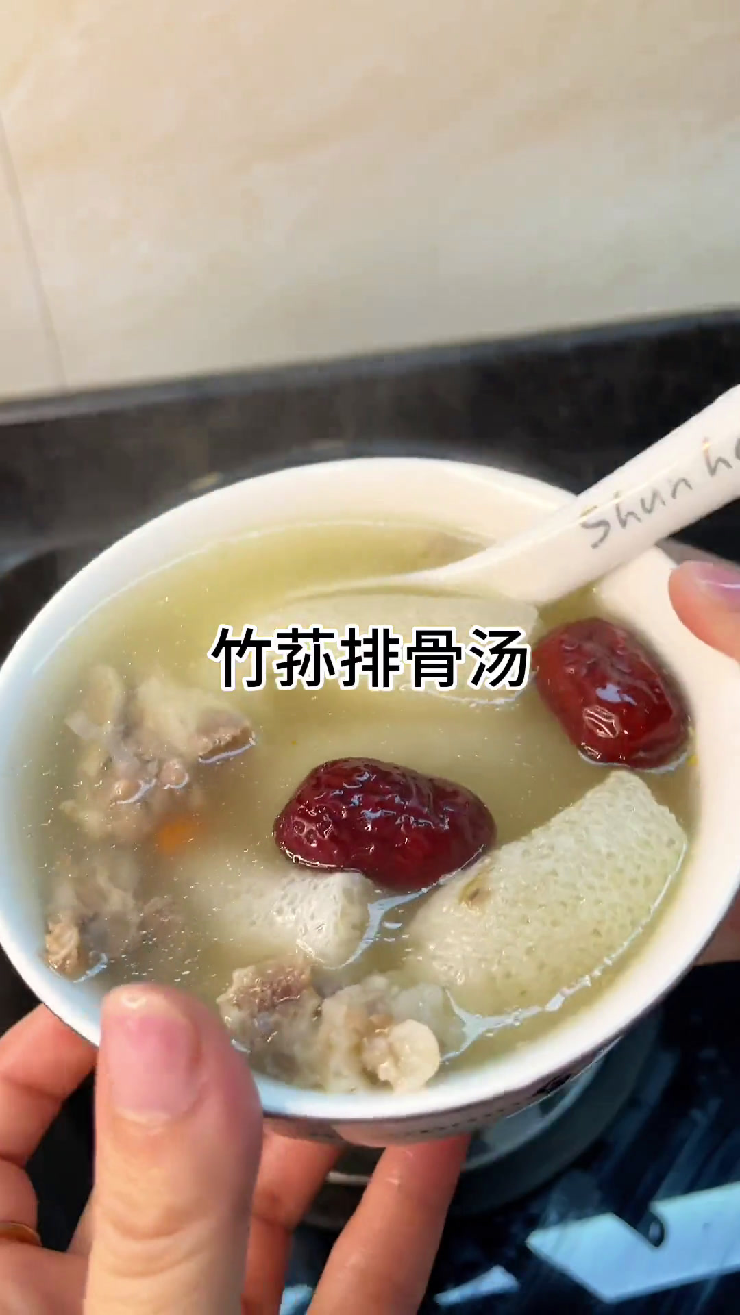 竹荪排骨汤,清甜可口,家常做法轻松上手