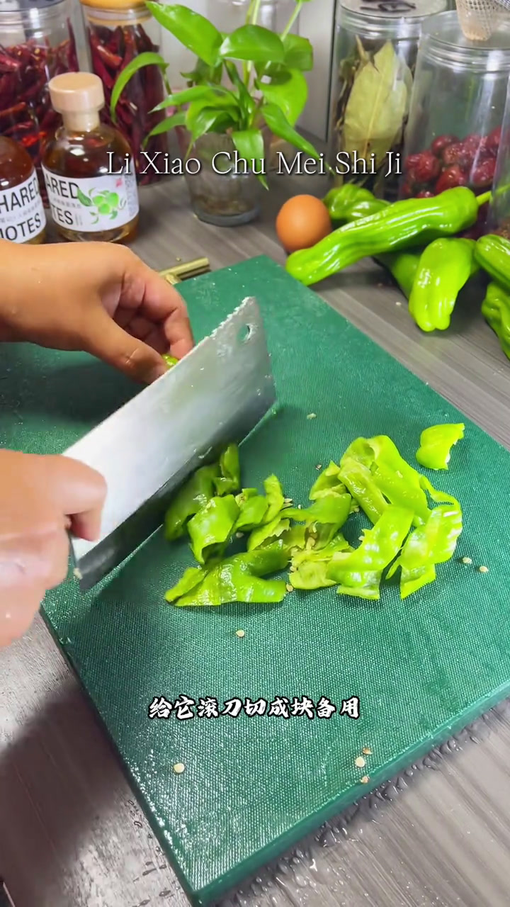 换个口味,尖椒炒肘子更香浓下饭!