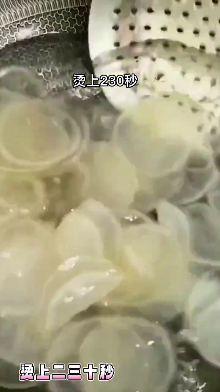 纯手工红薯粉皮,搭配黄瓜丝和山西老陈醋拌出美味凉菜