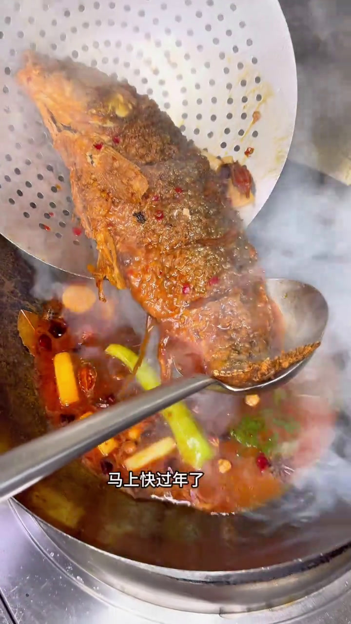 河南传统黄河大鲤鱼,简单炖出美味佳肴