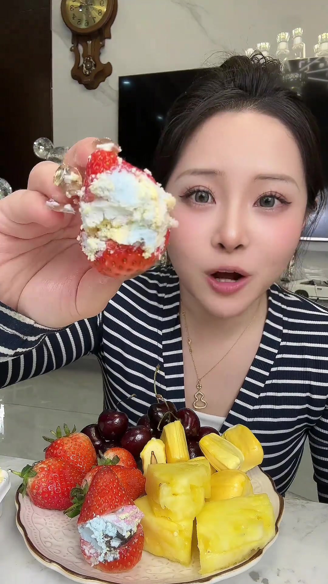 测评水果夹干噎酸奶,这究竟是谁研究出来的吃法?