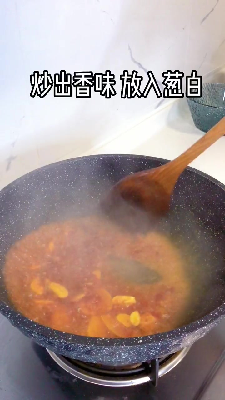 在家轻松享受酸辣鱼汤,肉质鲜美,拌饭吃更是一绝!