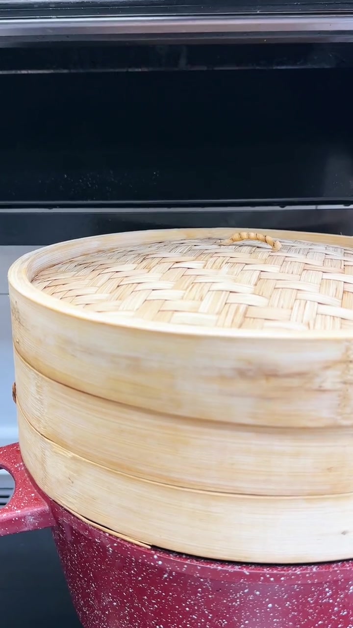 葱香小花卷,简单发酵,松软可口,家人都爱吃!