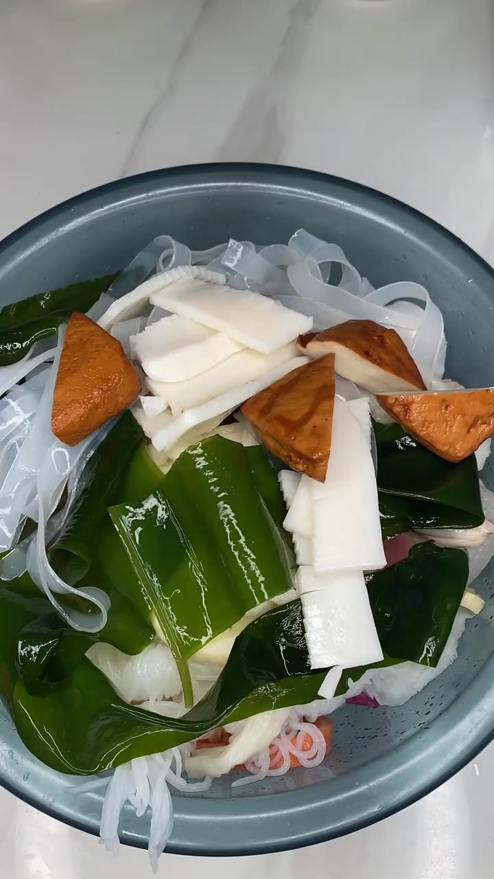 来了,姐妹们!凉拌菜来喽,这些凉拌菜是我线上线下一起收集的