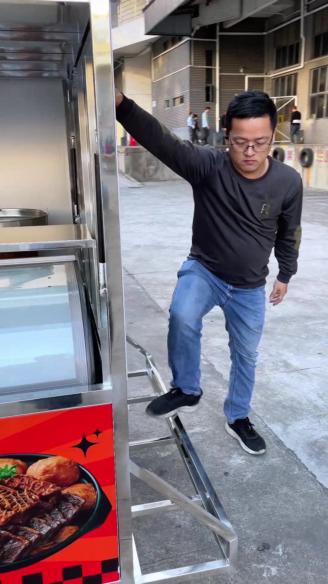 定制四面封闭多功能麻辣烫小吃车