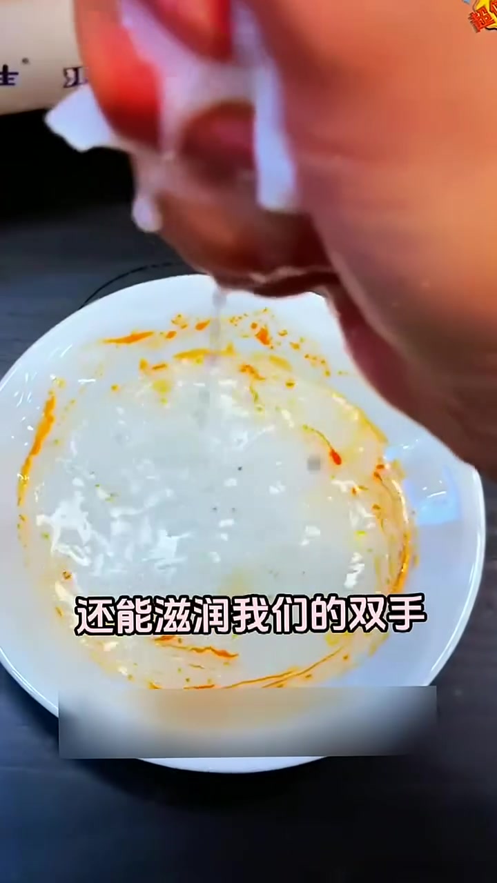 热爱摄影的你,这款清洁湿巾是美食摄影的绝佳道具!用它清洁后的厨房背景,为美食照片增添整洁美