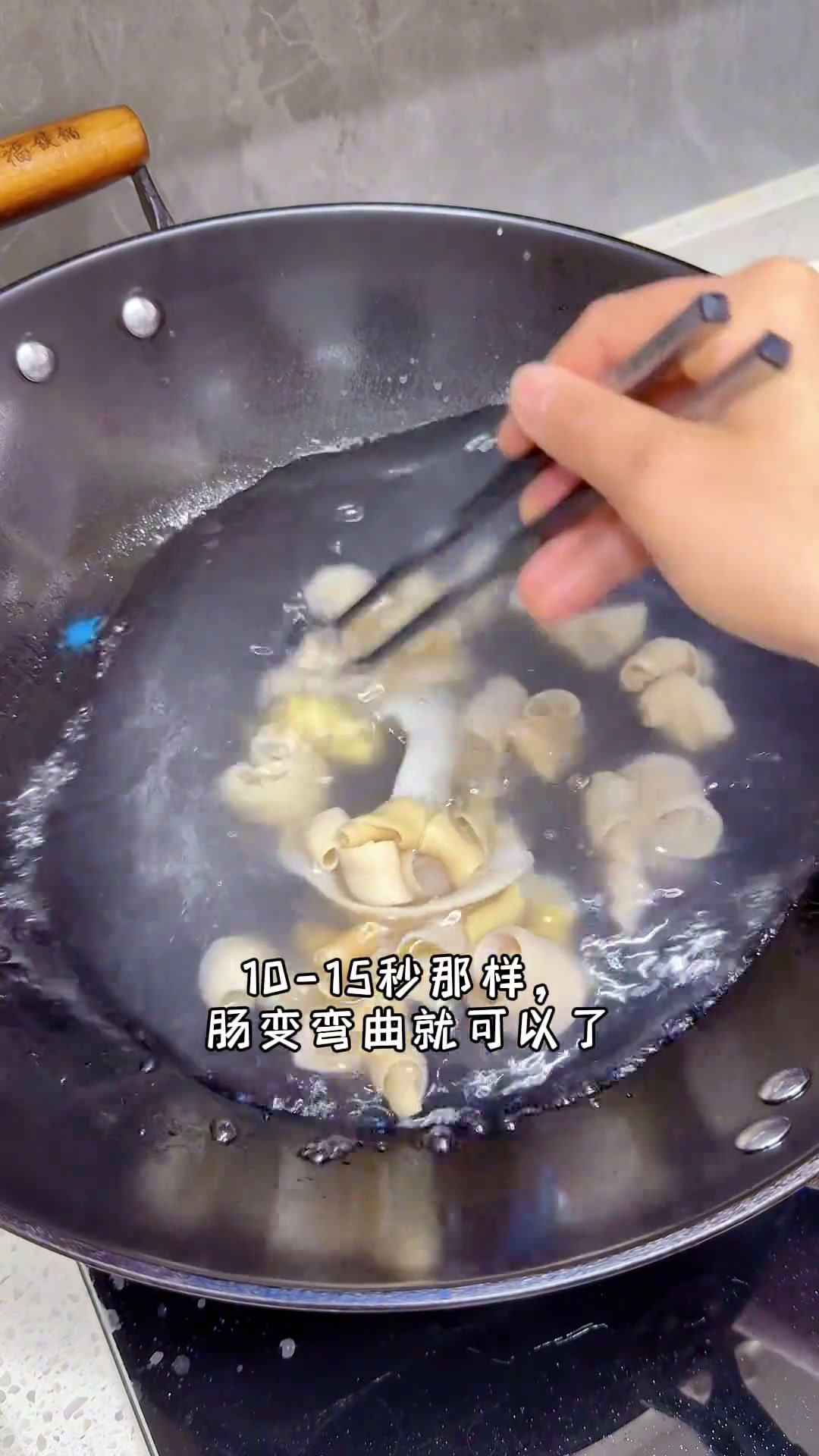 今天吃白灼鹅肠、清蒸龙利鱼、白贝、豆酱地瓜叶