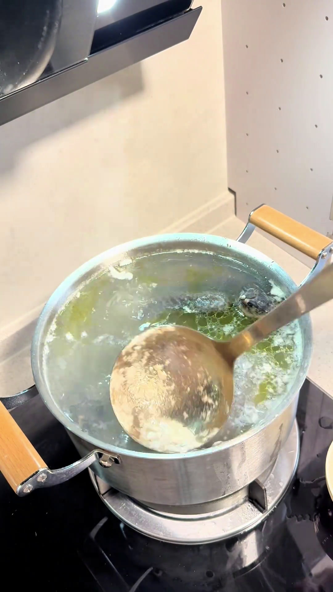 煮一只凉鸡就有两种吃法了,两个做法都是我喜欢吃的