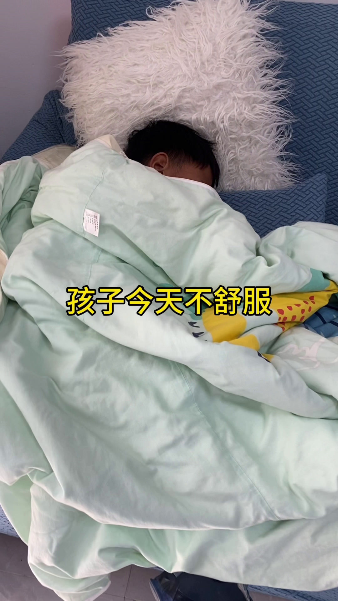 孩子感冒发烧不吃东西,今天中午给他煲皮蛋瘦肉粥。