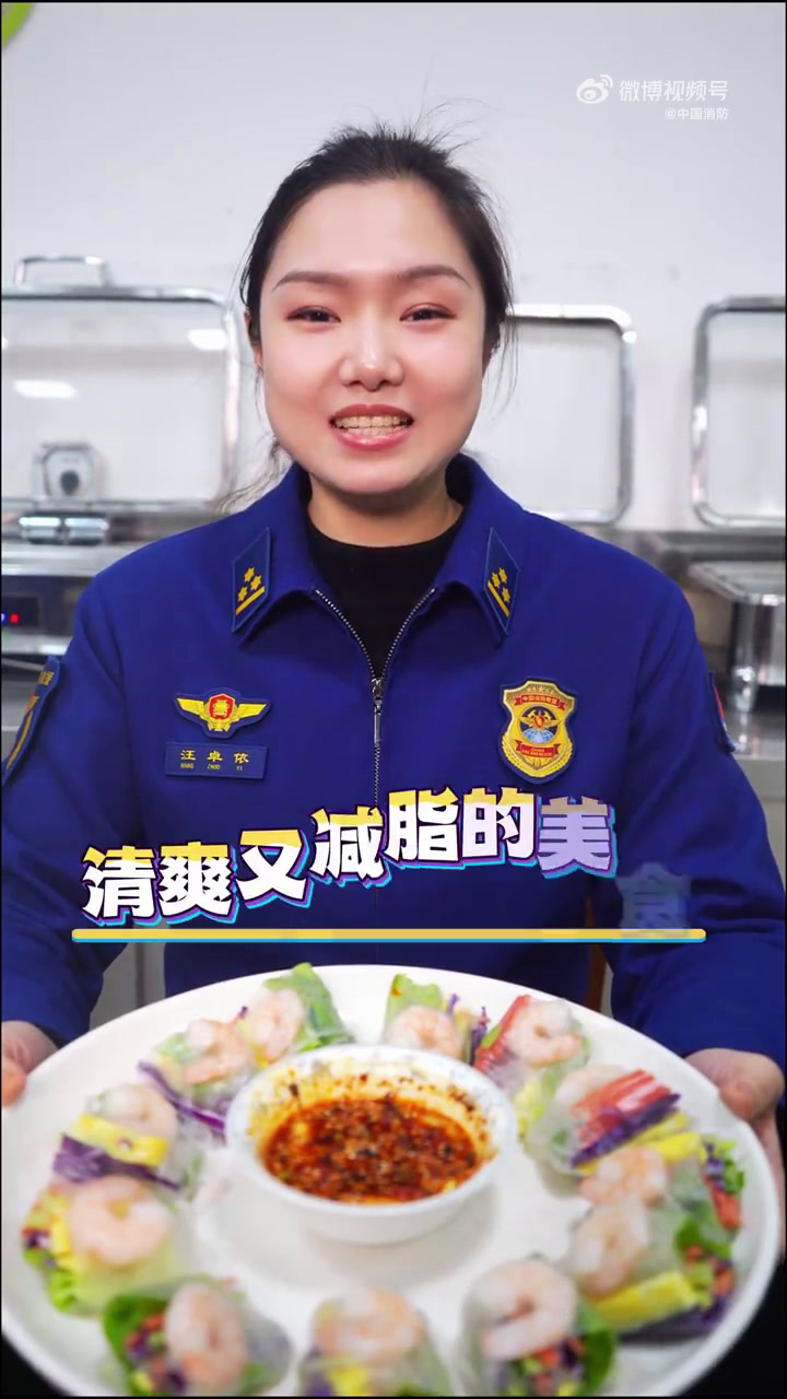 春天开启新活力,想不想吃点清爽又减脂的美食?蓝姐姐教你做“越南春卷”。省时养眼又健康美味的