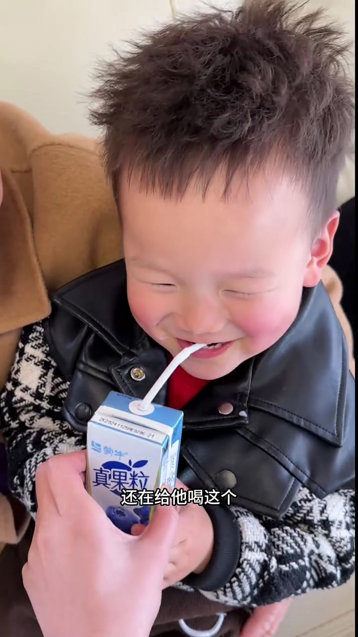 入春之后记得给孩子多吃点山药 金豆芽把它做成了奶茶杯,孩子爱不释手!配料依然很干净,趁活动