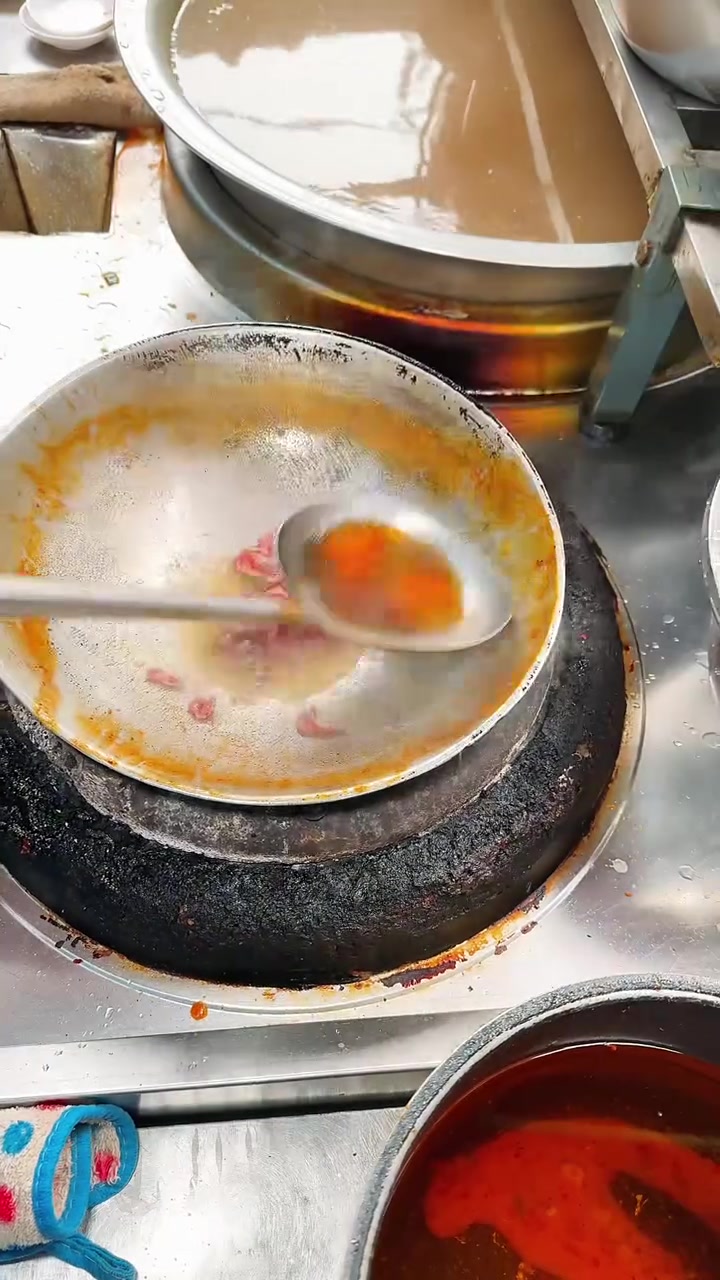 西安15一份的小炒泡馍,竟然还有一小盆鲜牛肉