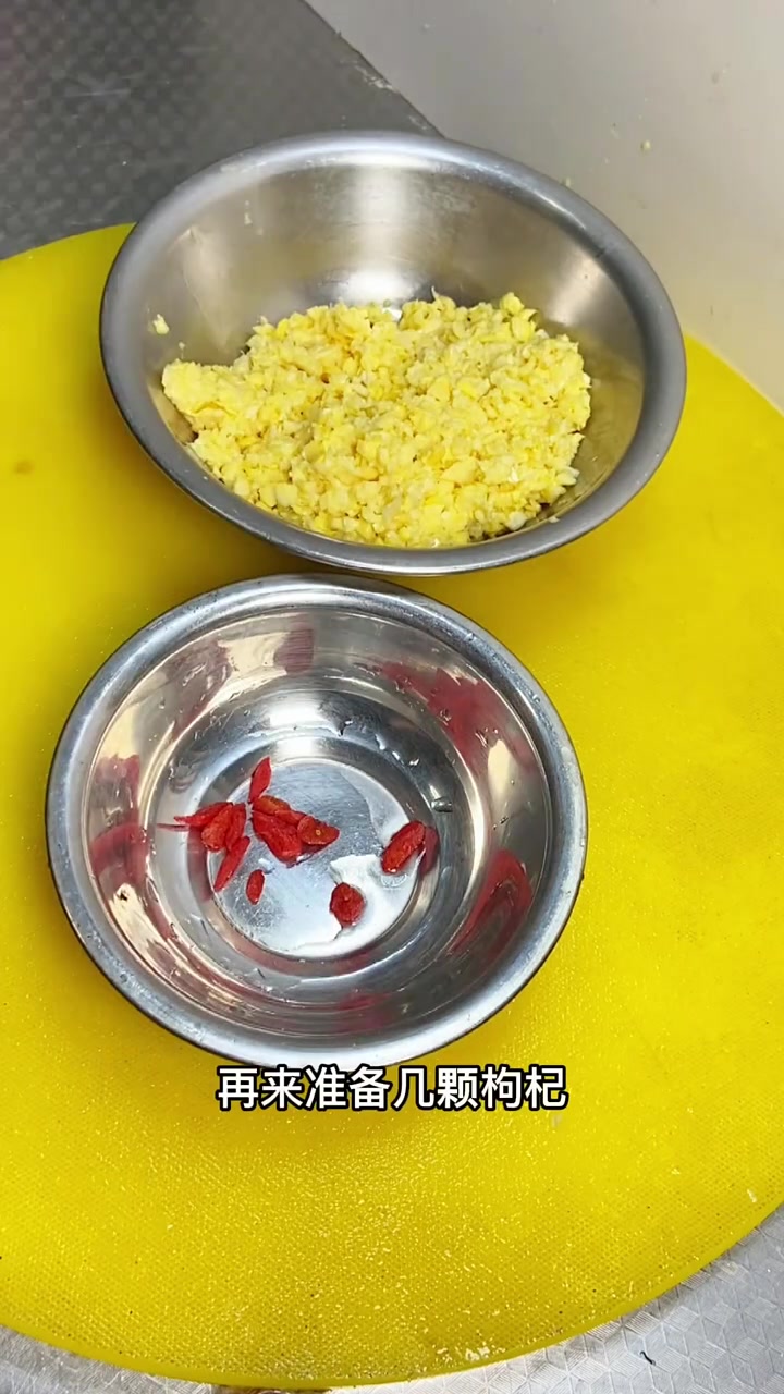 今天给大家分享一个做法简单又好喝的香甜鸡蛋羹,几分钟就搞定