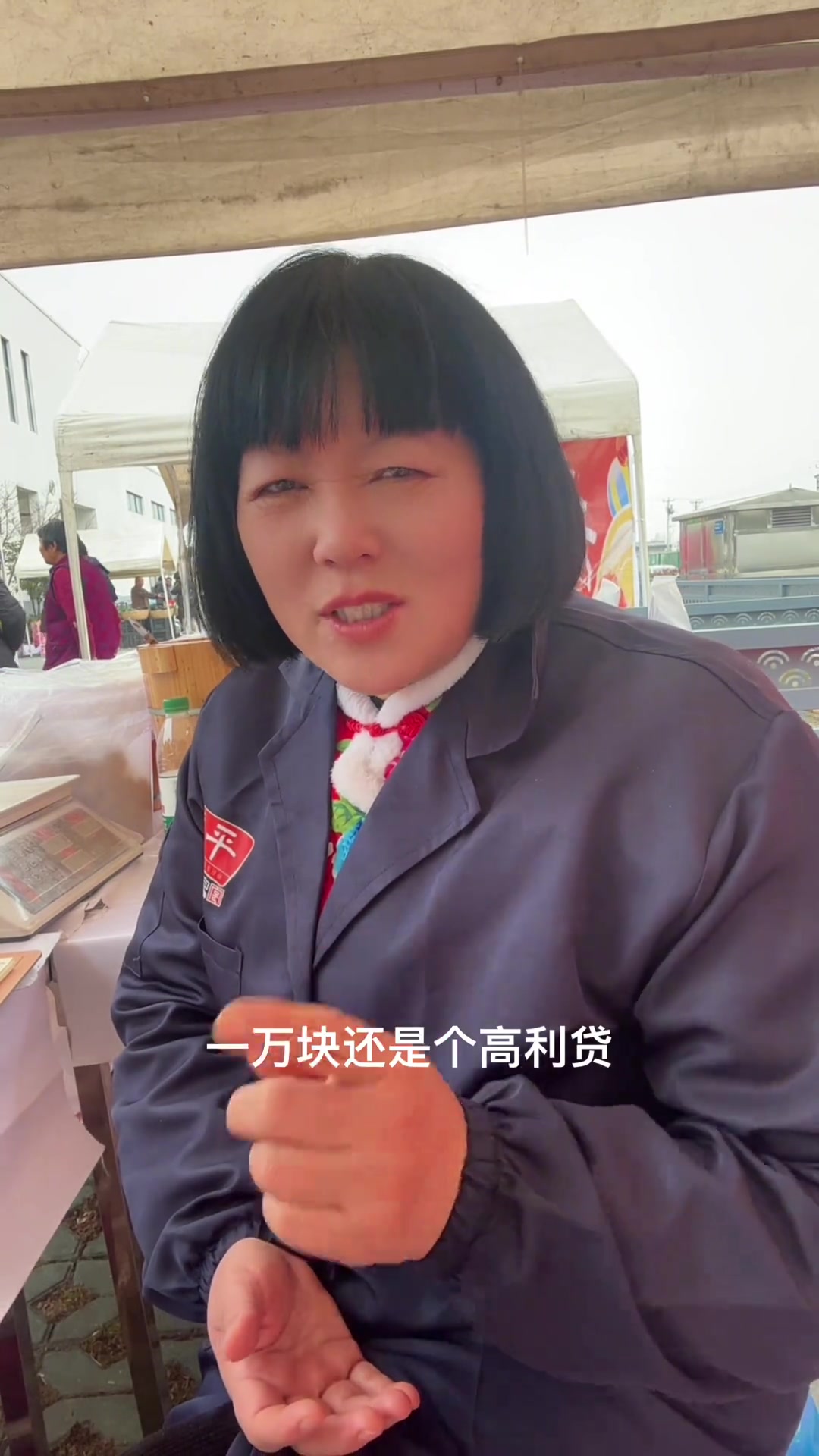 朋友们好,我又在卖酱菜了,在平望西菜场大家看见来买呀