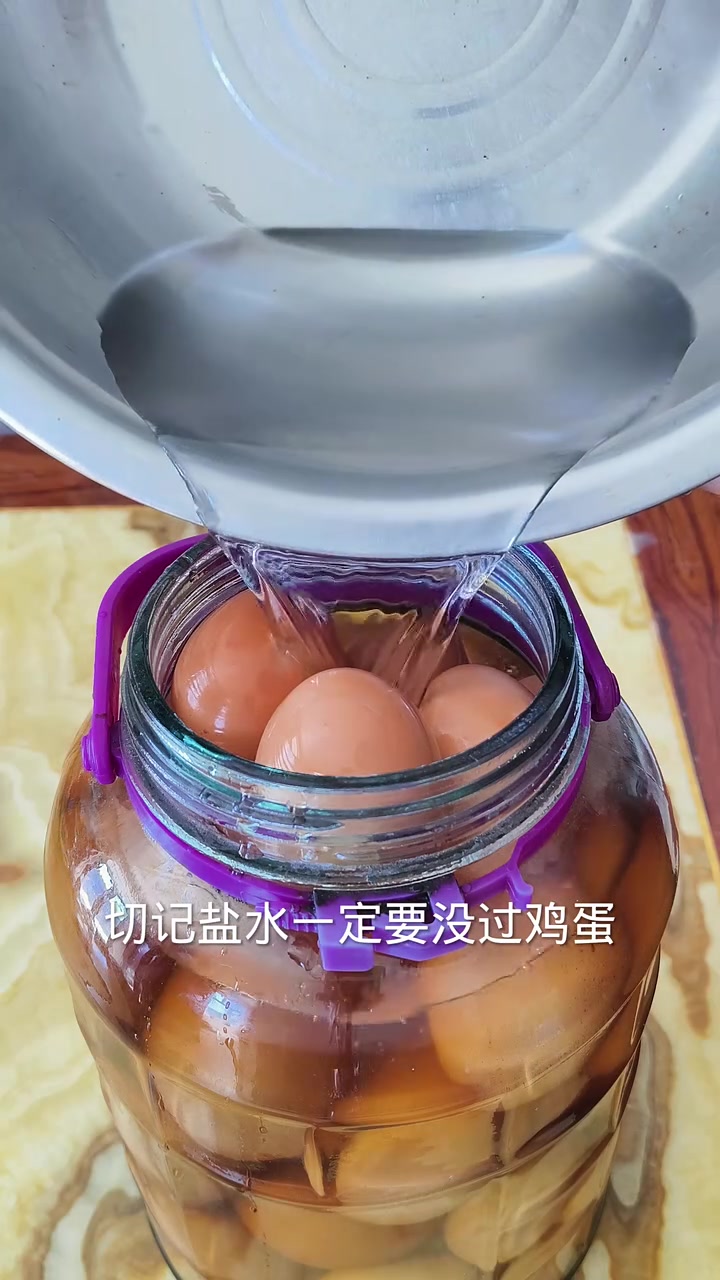 腌鸡蛋的详细方法各个翻沙流油