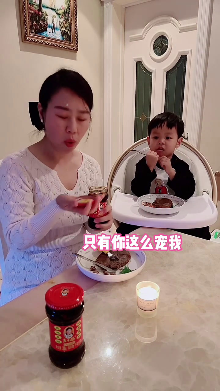 一家三口的烛光晚餐