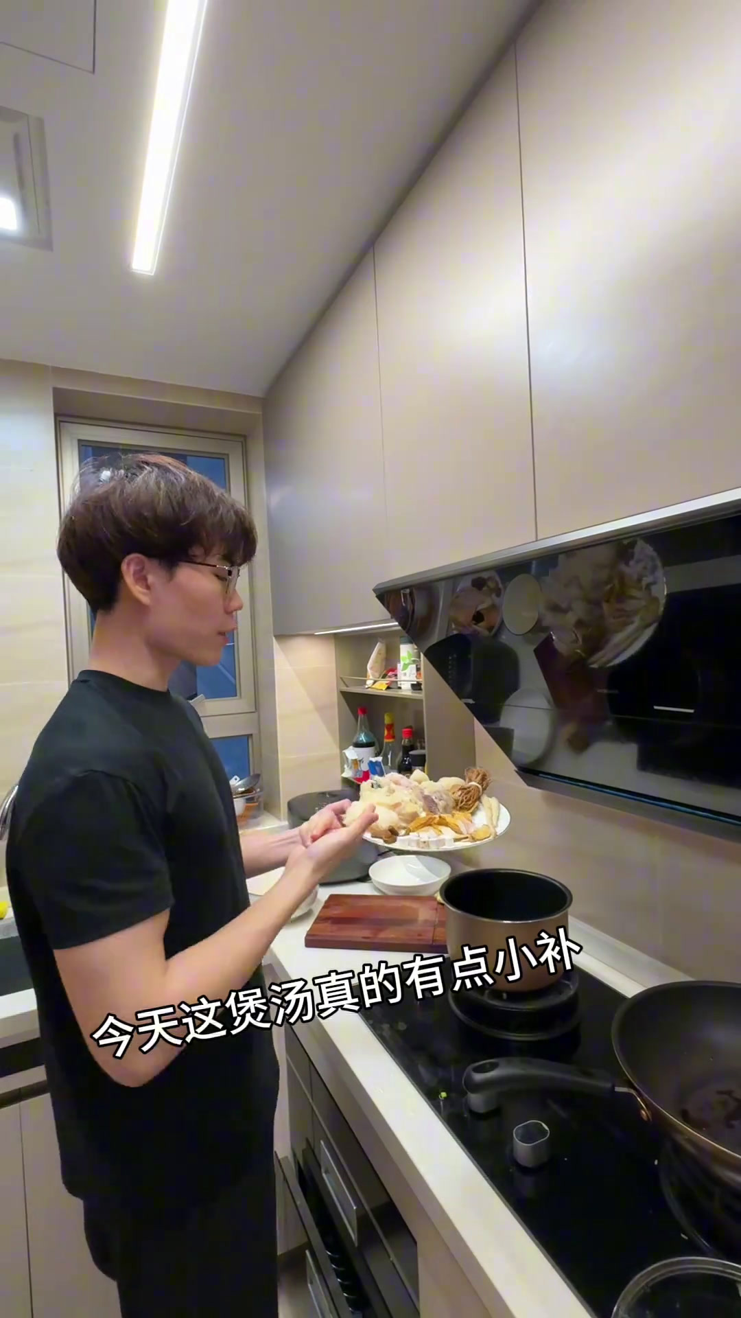 硬控广东人的红葱头淋鸡和干逼排骨!今天这煲汤有点小补