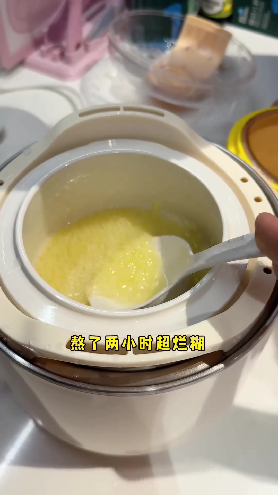 小米果果7个月啦,还是无齿之徒,今天解锁小米粥,吃的倍儿香